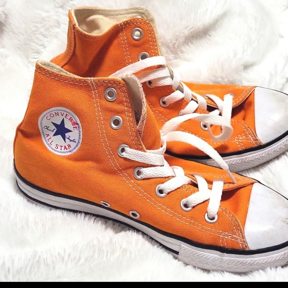 Converse size 3 bright orange high tops 🧡